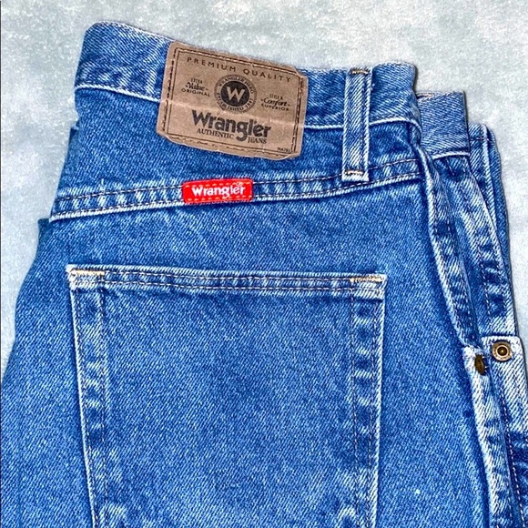 Wrangler Regular Fit Straight Leg Jeans - Picture 6 of 7